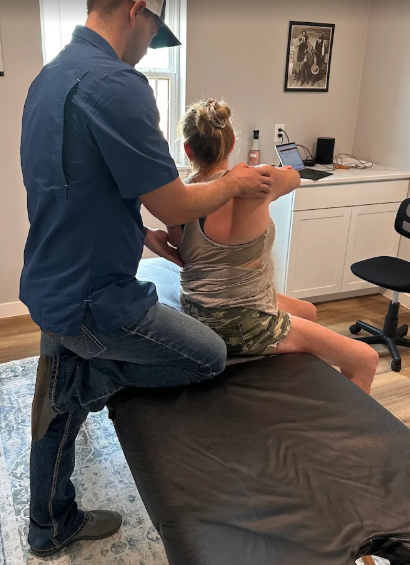 Physical therapist treating herniated disc and sciatica with specialized manual therapy in San Antonio clinic Physical therapist treating herniated disc and sciatica with specialized manual therapy in San Antonio clinic